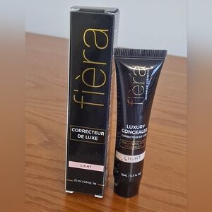 NIB Fièra Luxury Concealer in Light